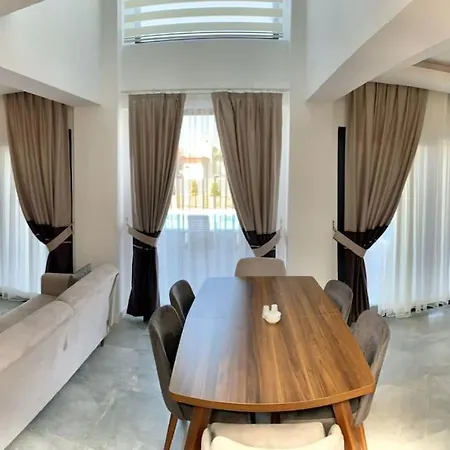 Nokta Park I 4+1 Villa, Oezel Havuzlu 페티예